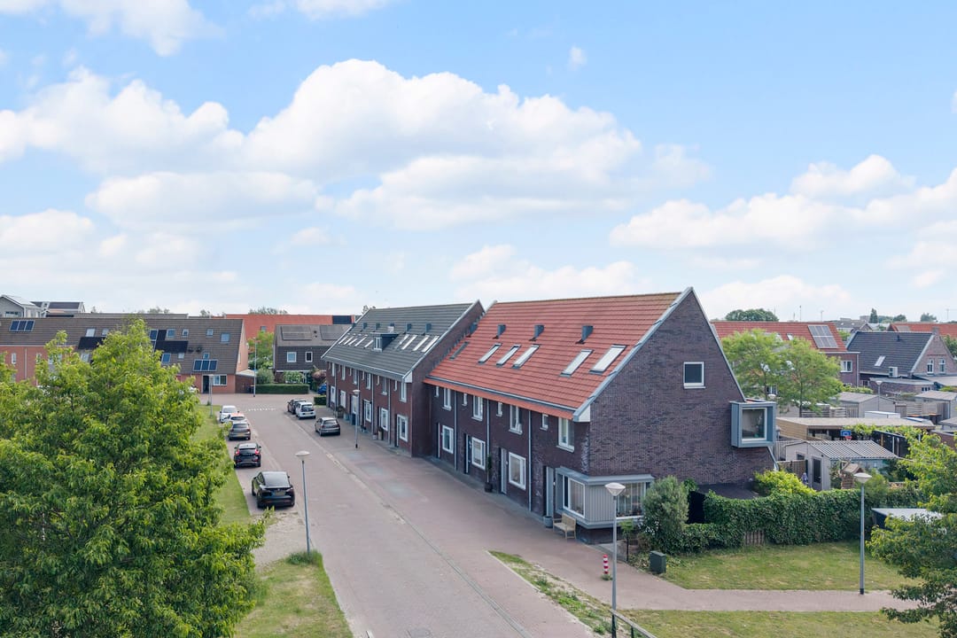 Modern and energy-efficient terraced house with unobstructed water views in Westerdel — 53