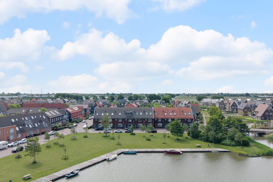 Modern and energy-efficient terraced house with unobstructed water views in Westerdel — 52