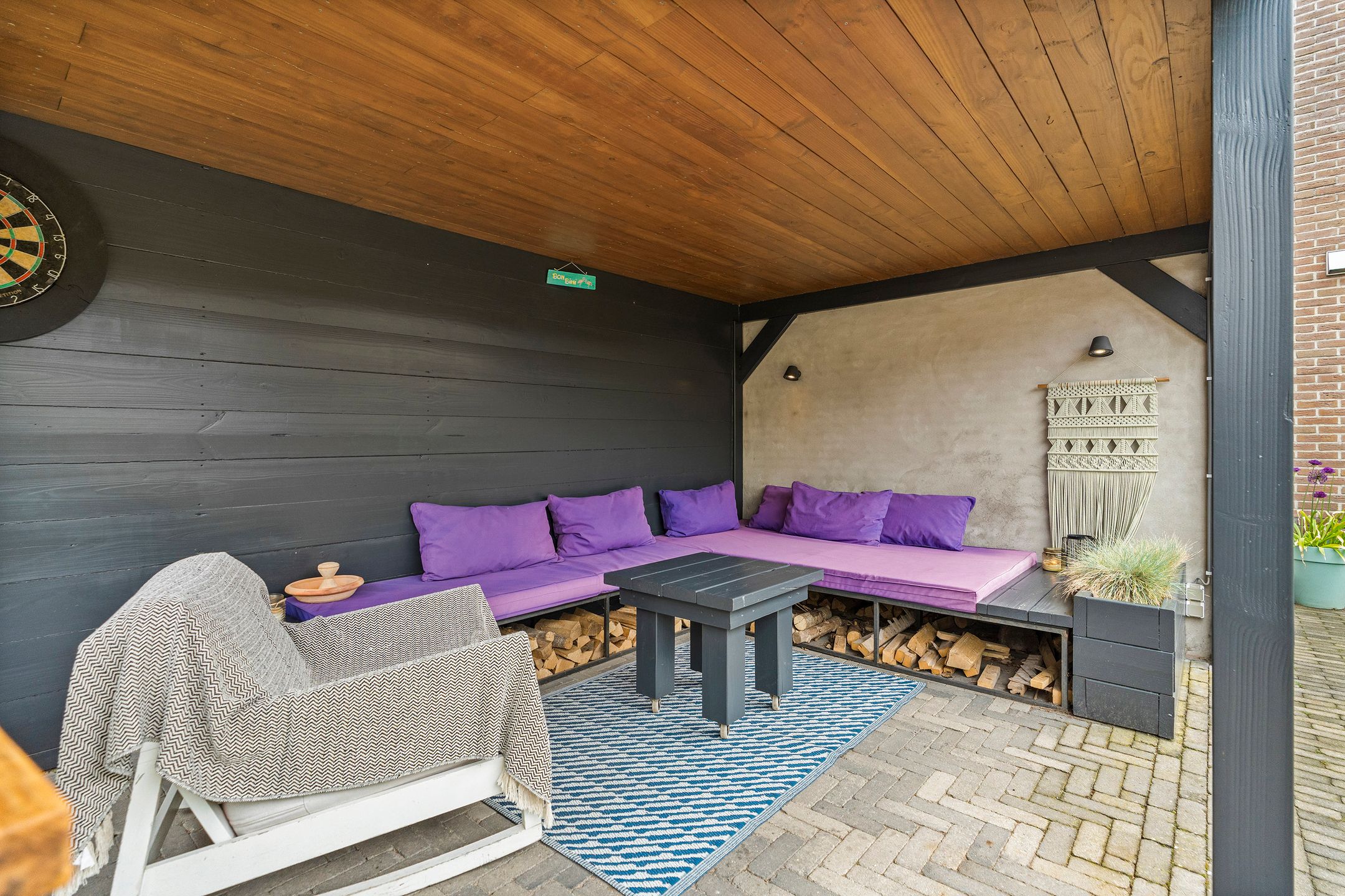 Move-in Ready Family Residence with Spacious Garden and Modern Amenities — 45