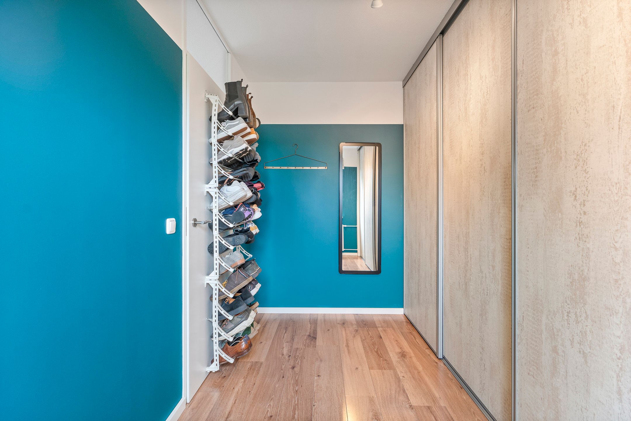 Move-in Ready Family Residence with Spacious Garden and Modern Amenities — 33