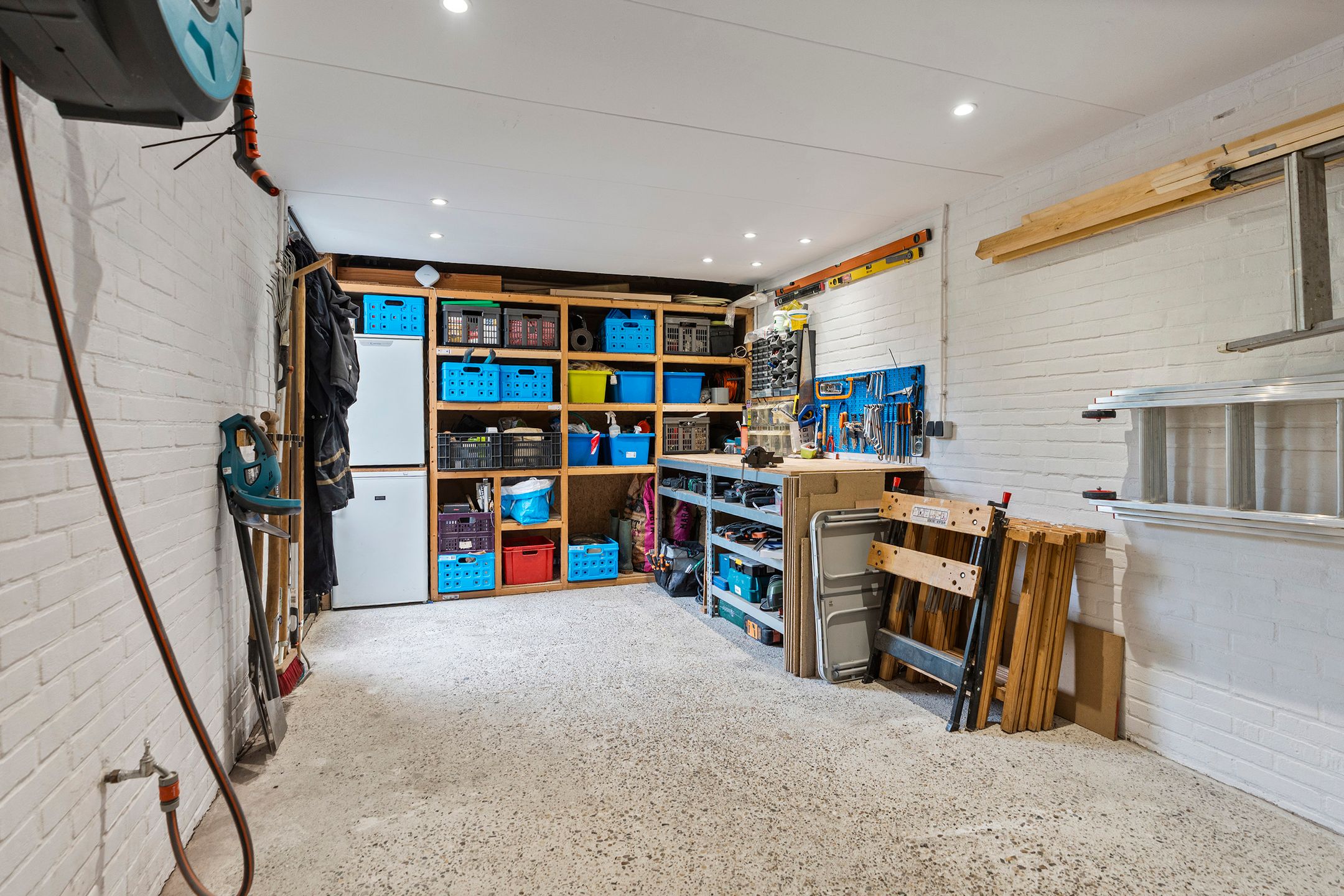 Move-in Ready Family Residence with Spacious Garden and Modern Amenities — 39