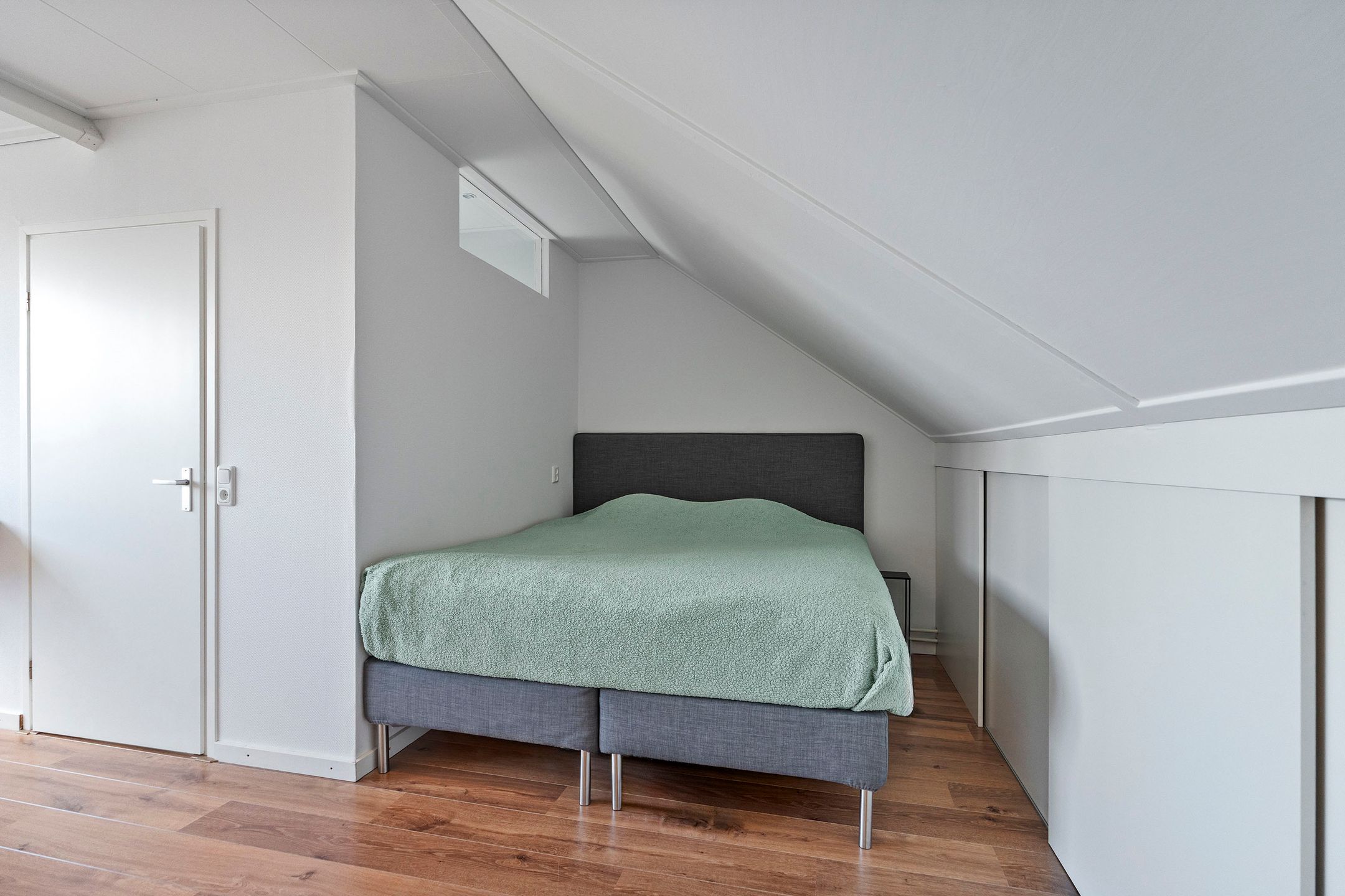 Move-in Ready Family Residence with Spacious Garden and Modern Amenities — 36