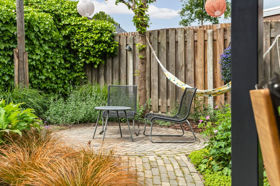 Move-in Ready Family Residence with Spacious Garden and Modern Amenities — 47