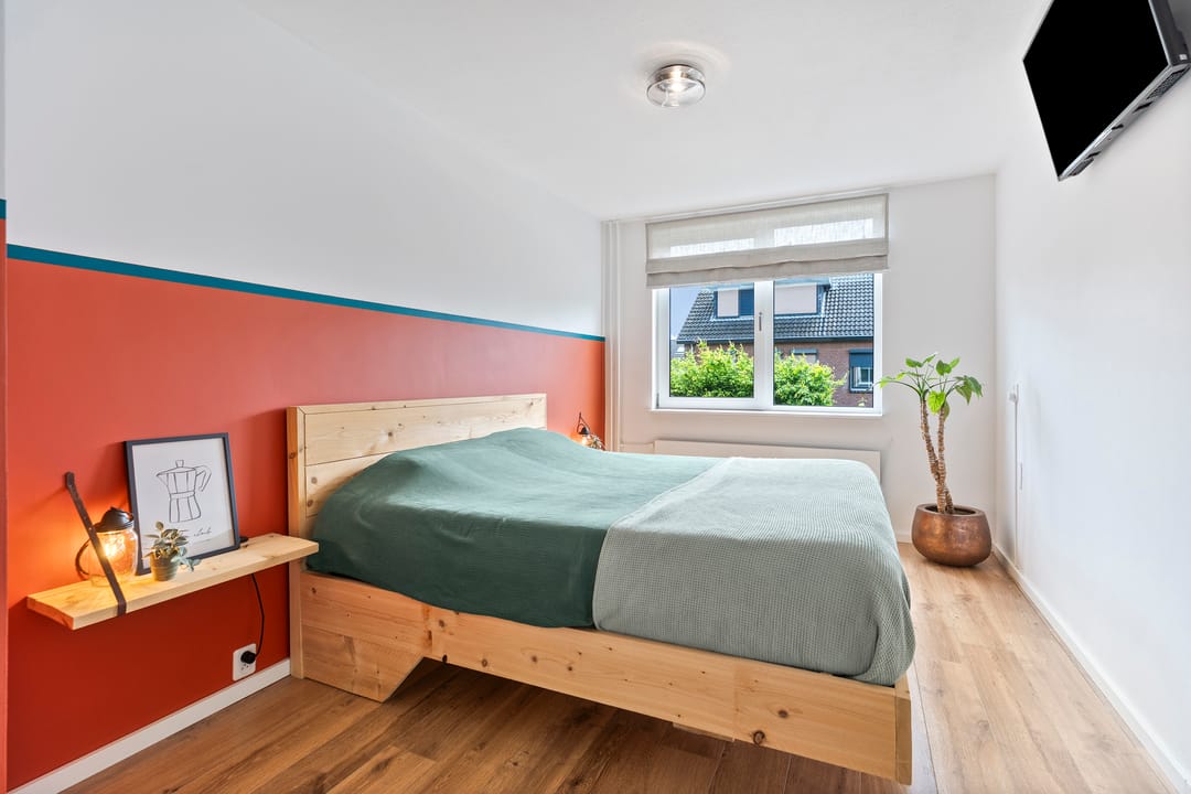 Move-in Ready Family Residence with Spacious Garden and Modern Amenities — 23