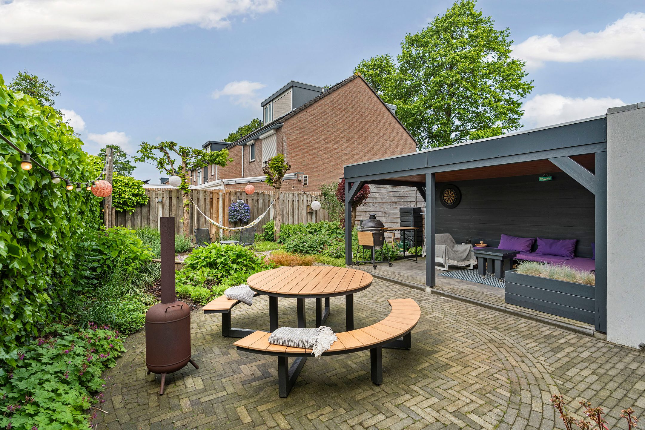 Move-in Ready Family Residence with Spacious Garden and Modern Amenities — 42