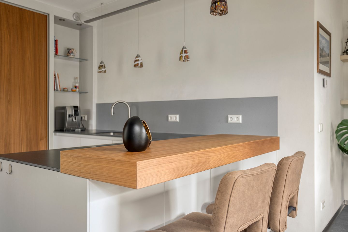 Sustainable Thatched-Roof Villa with Spacious Living and Solar-Powered Comfort in Leiden's Green Heart — 14