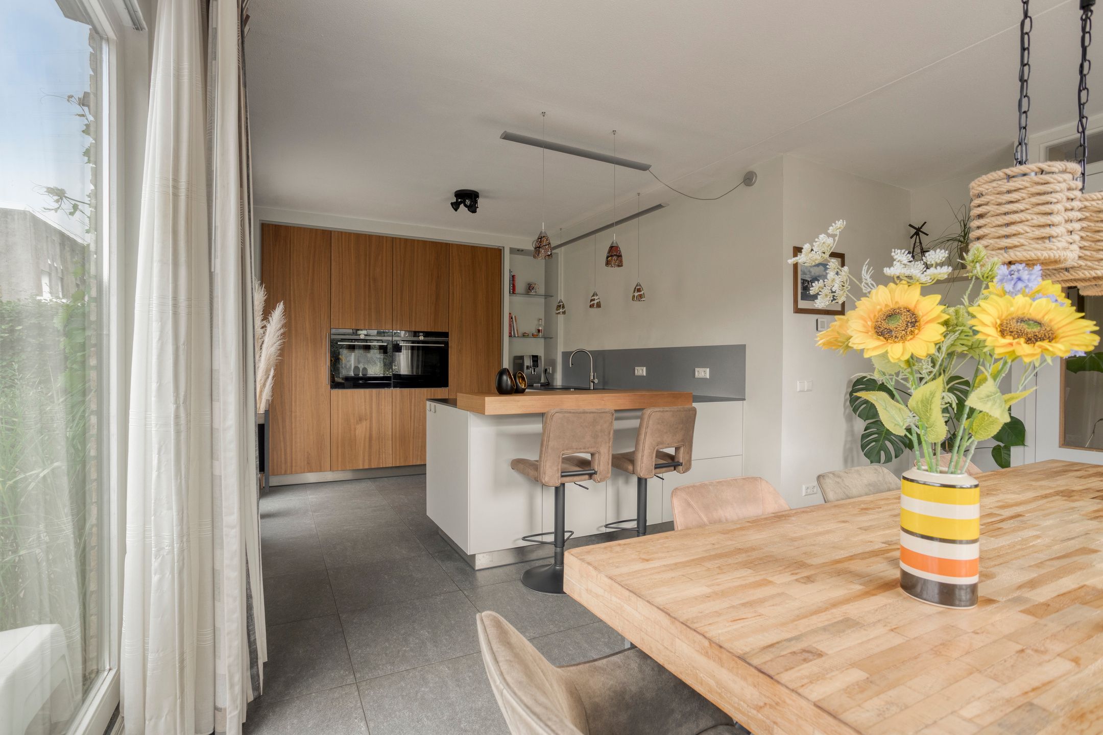 Sustainable Thatched-Roof Villa with Spacious Living and Solar-Powered Comfort in Leiden's Green Heart — 12