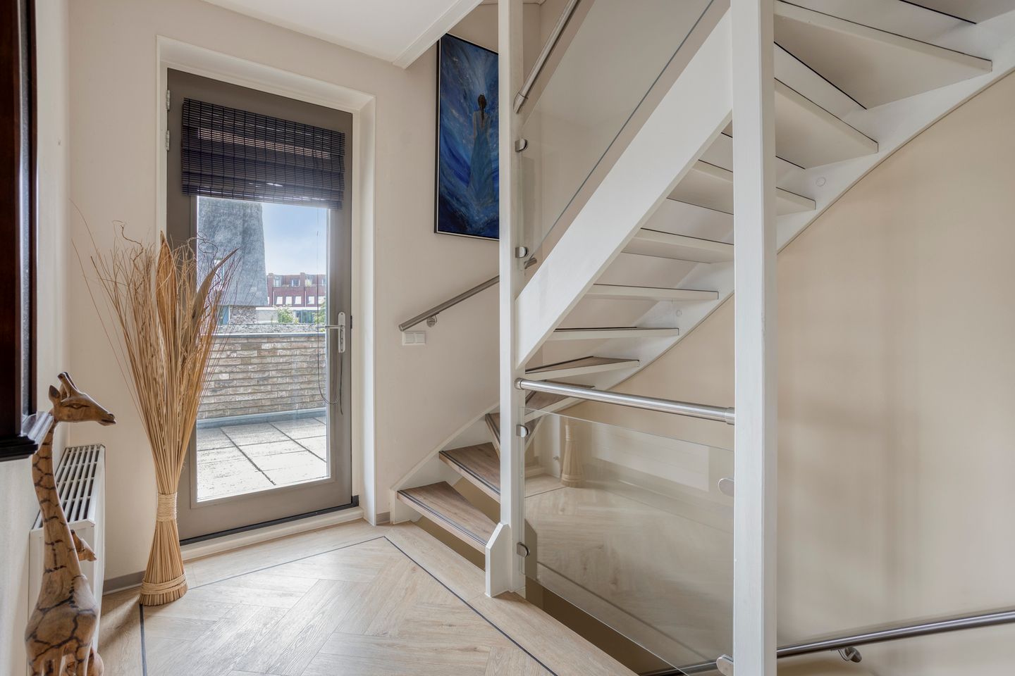 Sustainable Thatched-Roof Villa with Spacious Living and Solar-Powered Comfort in Leiden's Green Heart — 20