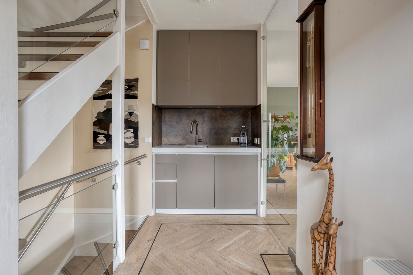 Sustainable Thatched-Roof Villa with Spacious Living and Solar-Powered Comfort in Leiden's Green Heart — 19