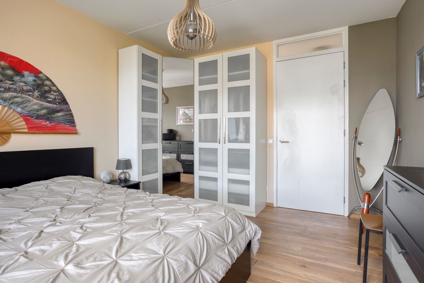 Sustainable Thatched-Roof Villa with Spacious Living and Solar-Powered Comfort in Leiden's Green Heart — 35
