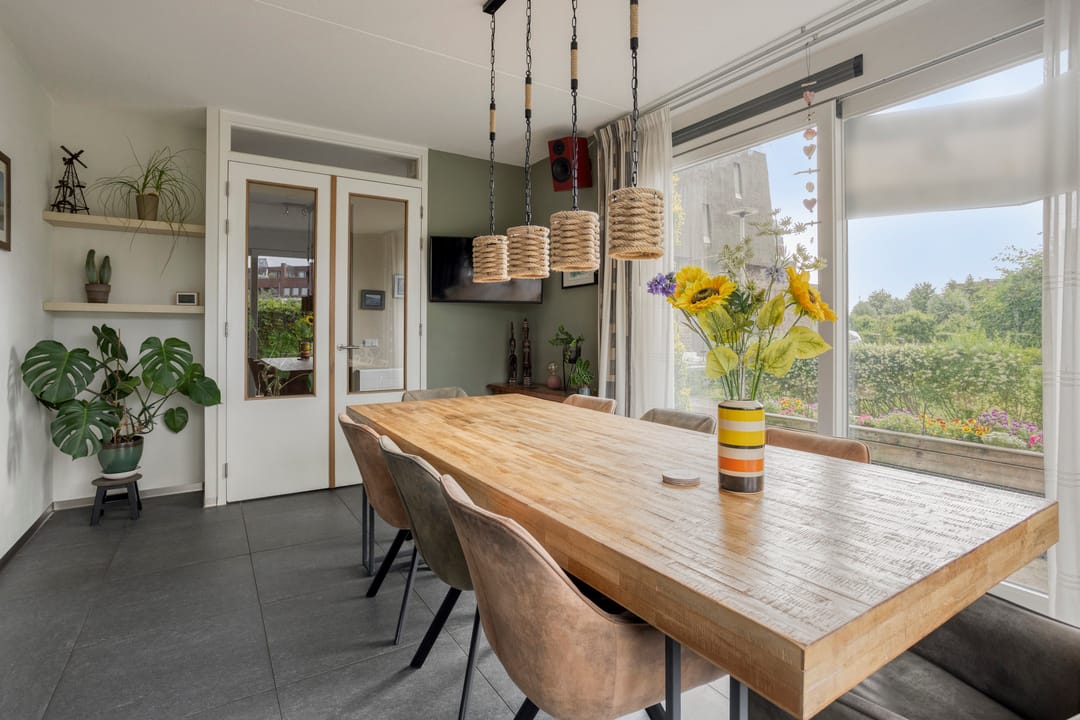 Sustainable Thatched-Roof Villa with Spacious Living and Solar-Powered Comfort in Leiden's Green Heart — 11