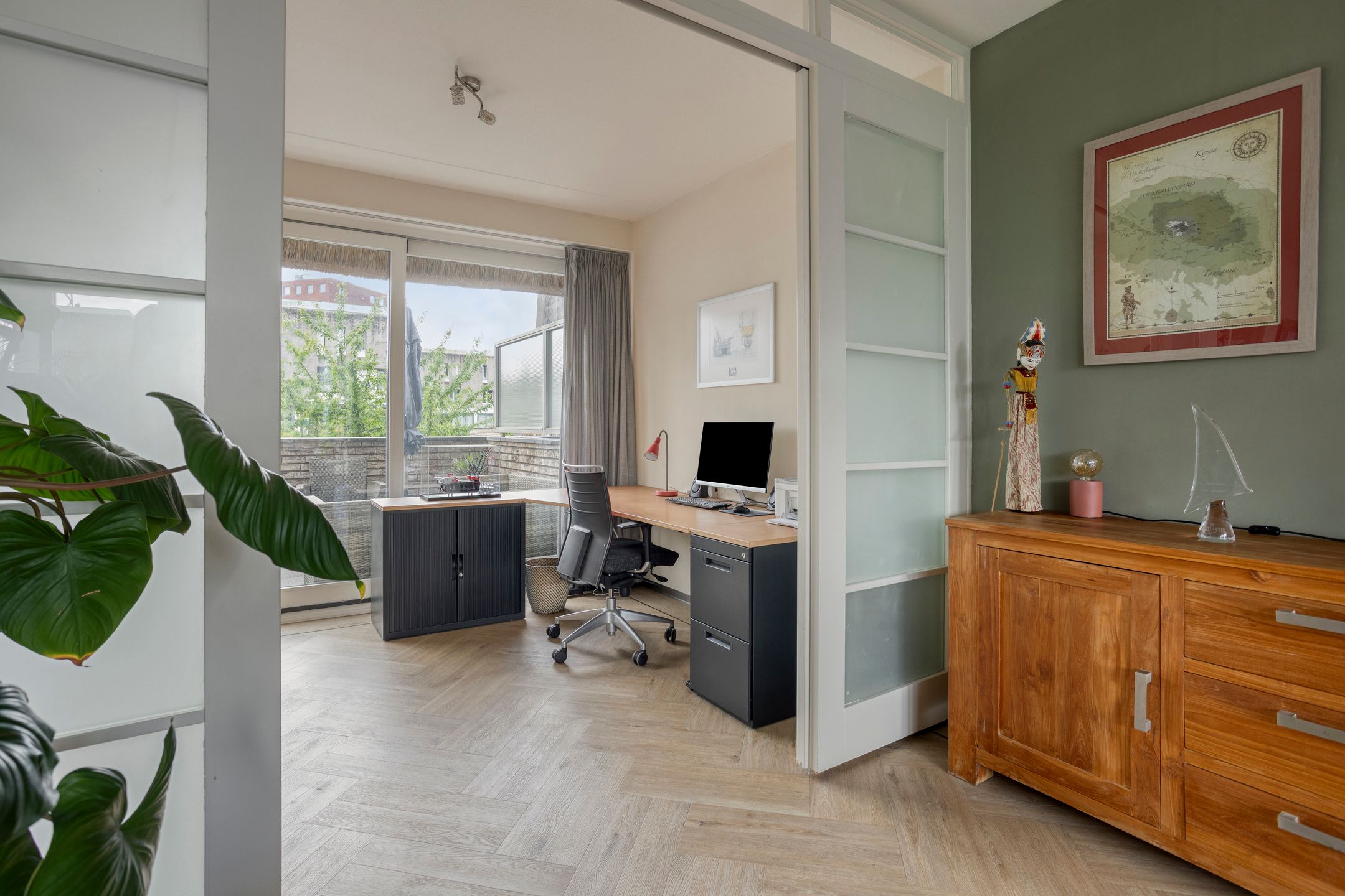 Sustainable Thatched-Roof Villa with Spacious Living and Solar-Powered Comfort in Leiden's Green Heart — 27