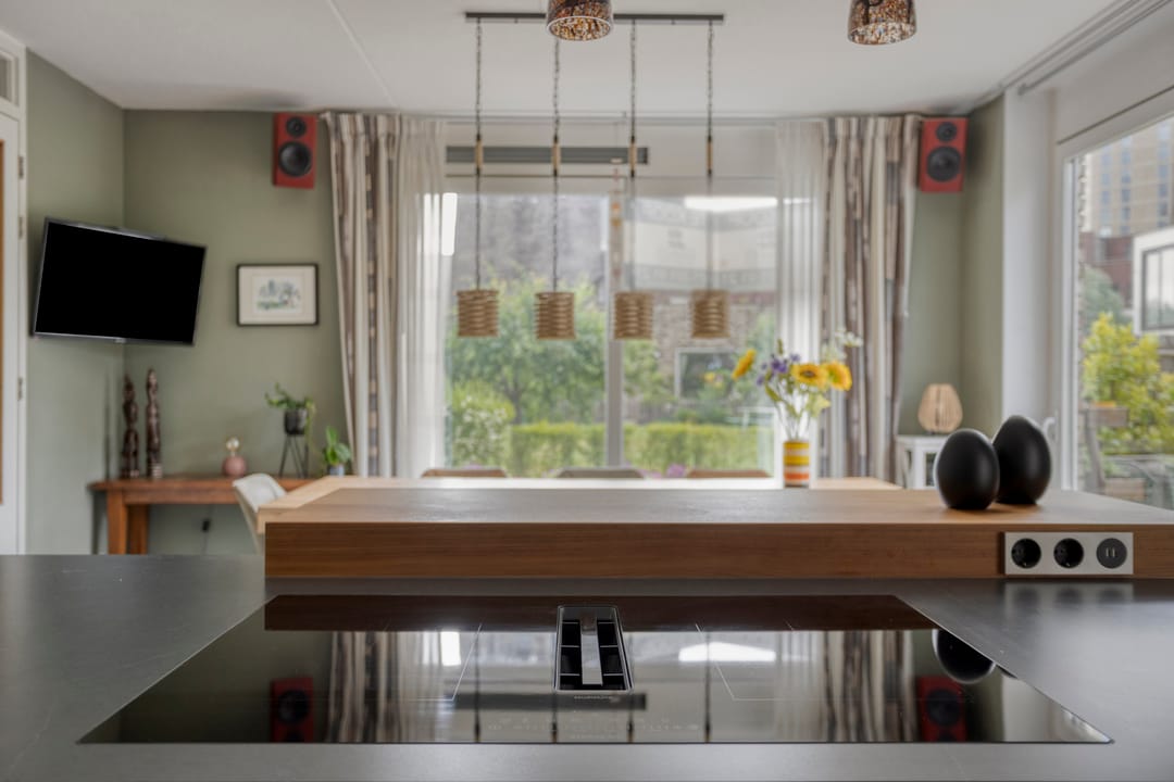 Sustainable Thatched-Roof Villa with Spacious Living and Solar-Powered Comfort in Leiden's Green Heart — 16