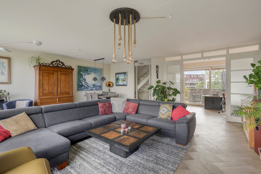 Sustainable Thatched-Roof Villa with Spacious Living and Solar-Powered Comfort in Leiden's Green Heart — 31