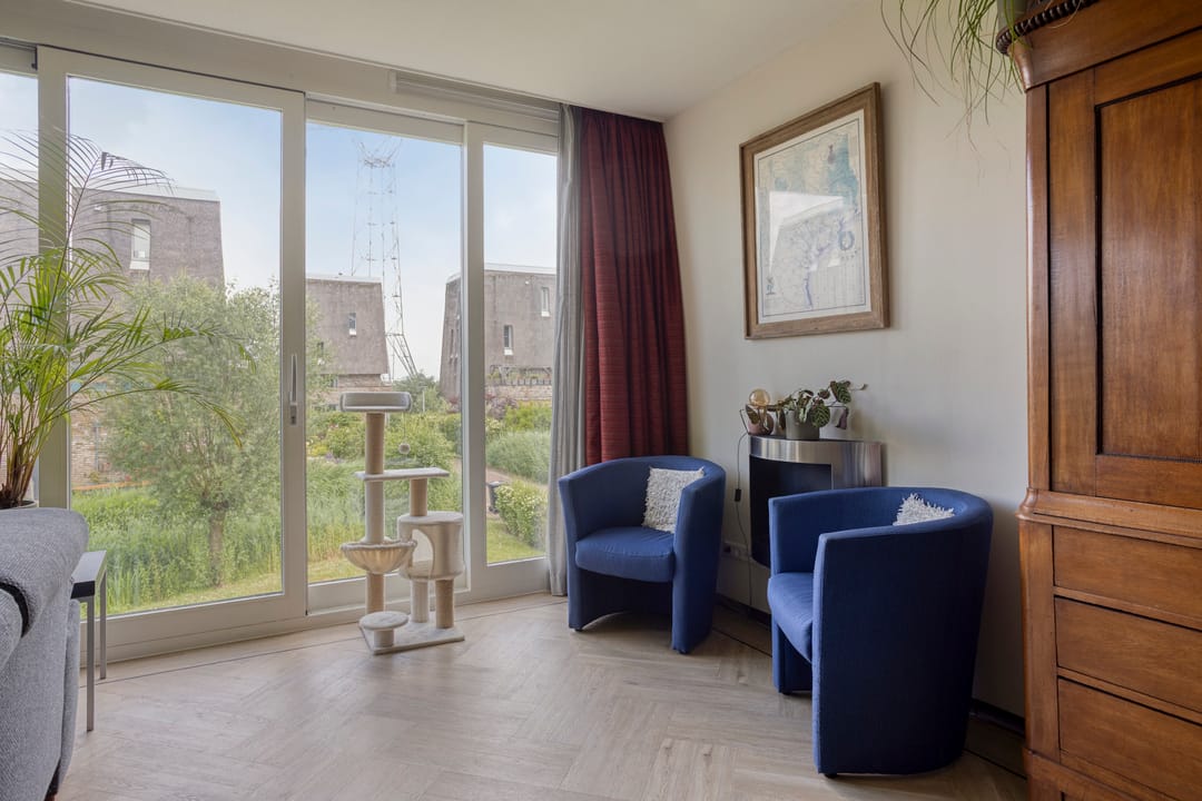 Sustainable Thatched-Roof Villa with Spacious Living and Solar-Powered Comfort in Leiden's Green Heart — 23