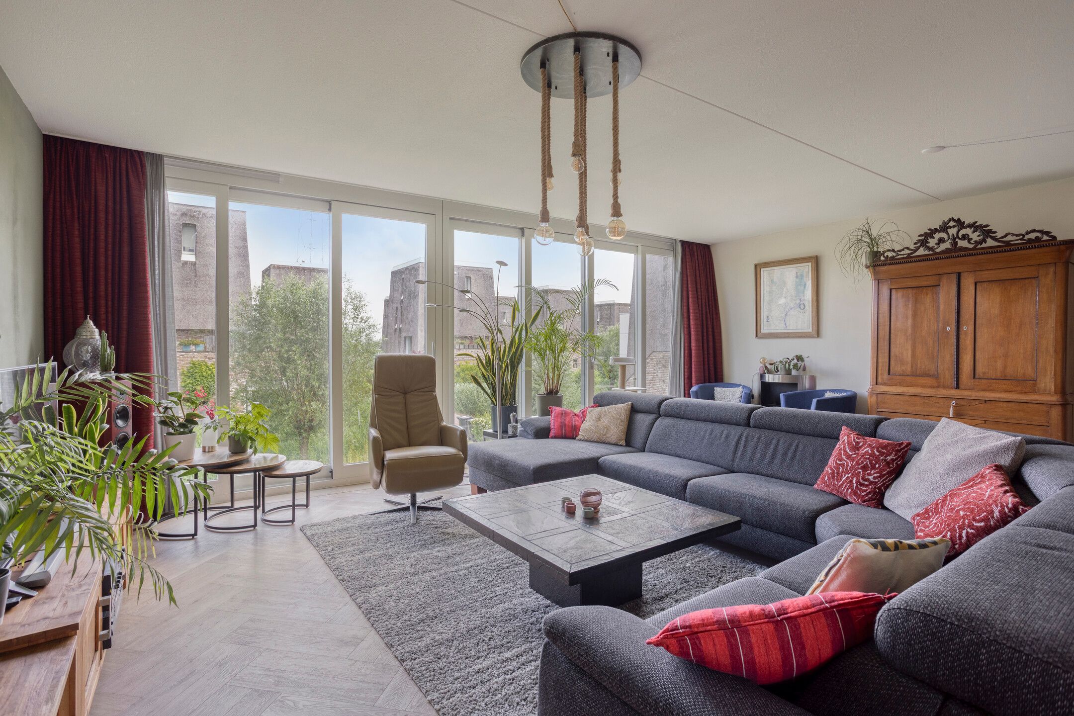 Sustainable Thatched-Roof Villa with Spacious Living and Solar-Powered Comfort in Leiden's Green Heart — 21