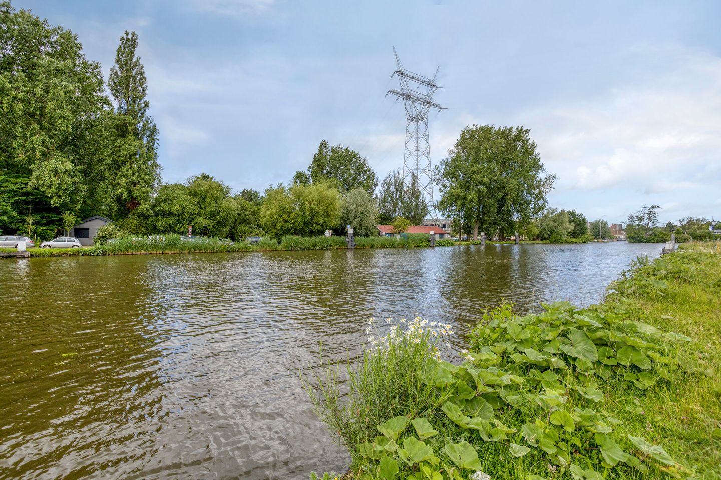 Sustainable Thatched-Roof Villa with Spacious Living and Solar-Powered Comfort in Leiden's Green Heart — 59