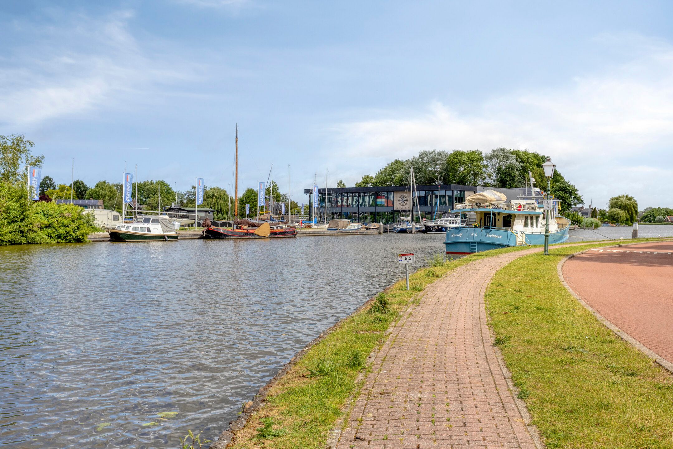 Sustainable Thatched-Roof Villa with Spacious Living and Solar-Powered Comfort in Leiden's Green Heart — 60