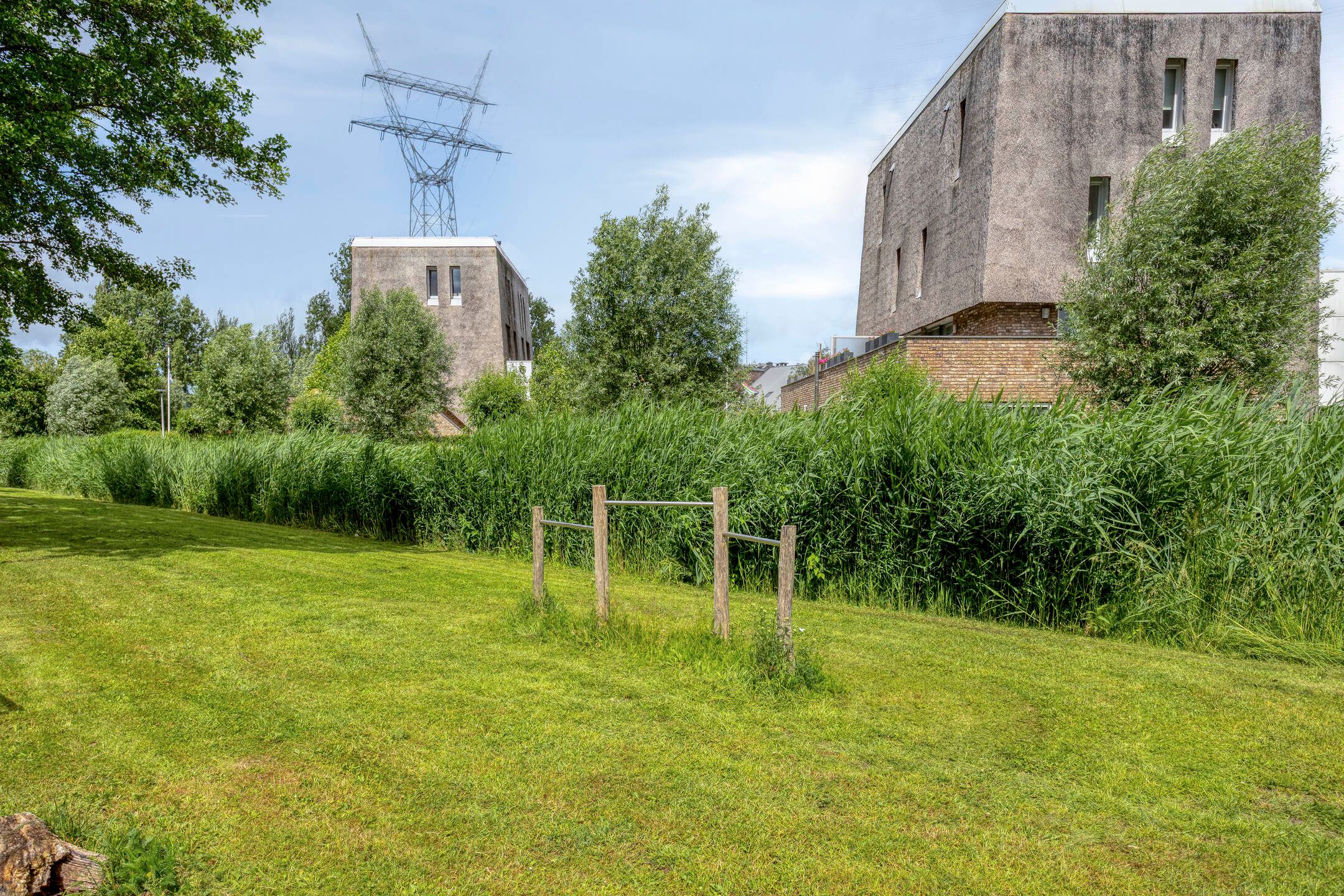 Sustainable Thatched-Roof Villa with Spacious Living and Solar-Powered Comfort in Leiden's Green Heart — 63