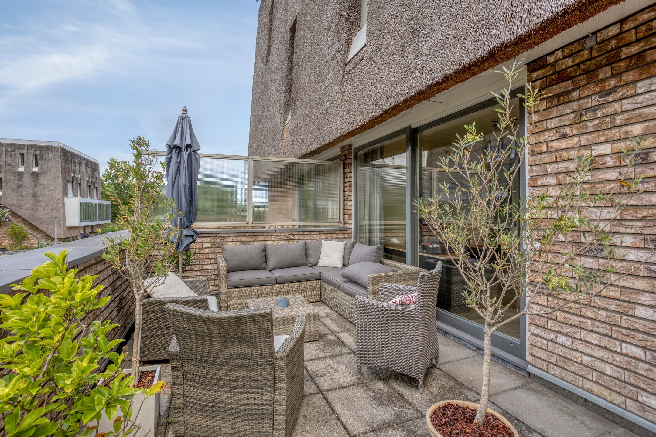 Sustainable Thatched-Roof Villa with Spacious Living and Solar-Powered Comfort in Leiden's Green Heart — 57
