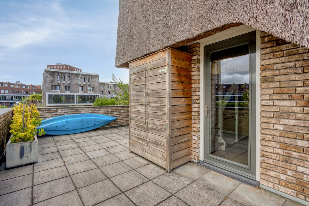 Sustainable Thatched-Roof Villa with Spacious Living and Solar-Powered Comfort in Leiden's Green Heart — 58