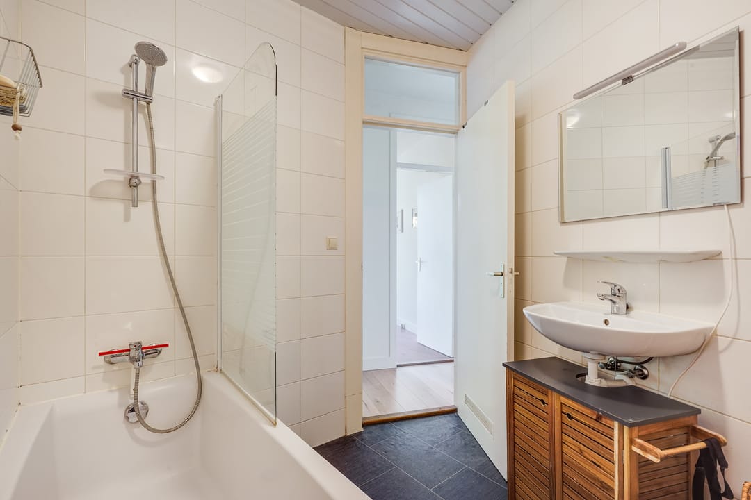 Spacious Ground Floor Apartment with Large Garden in Rustenburg-Oostbroek — 32