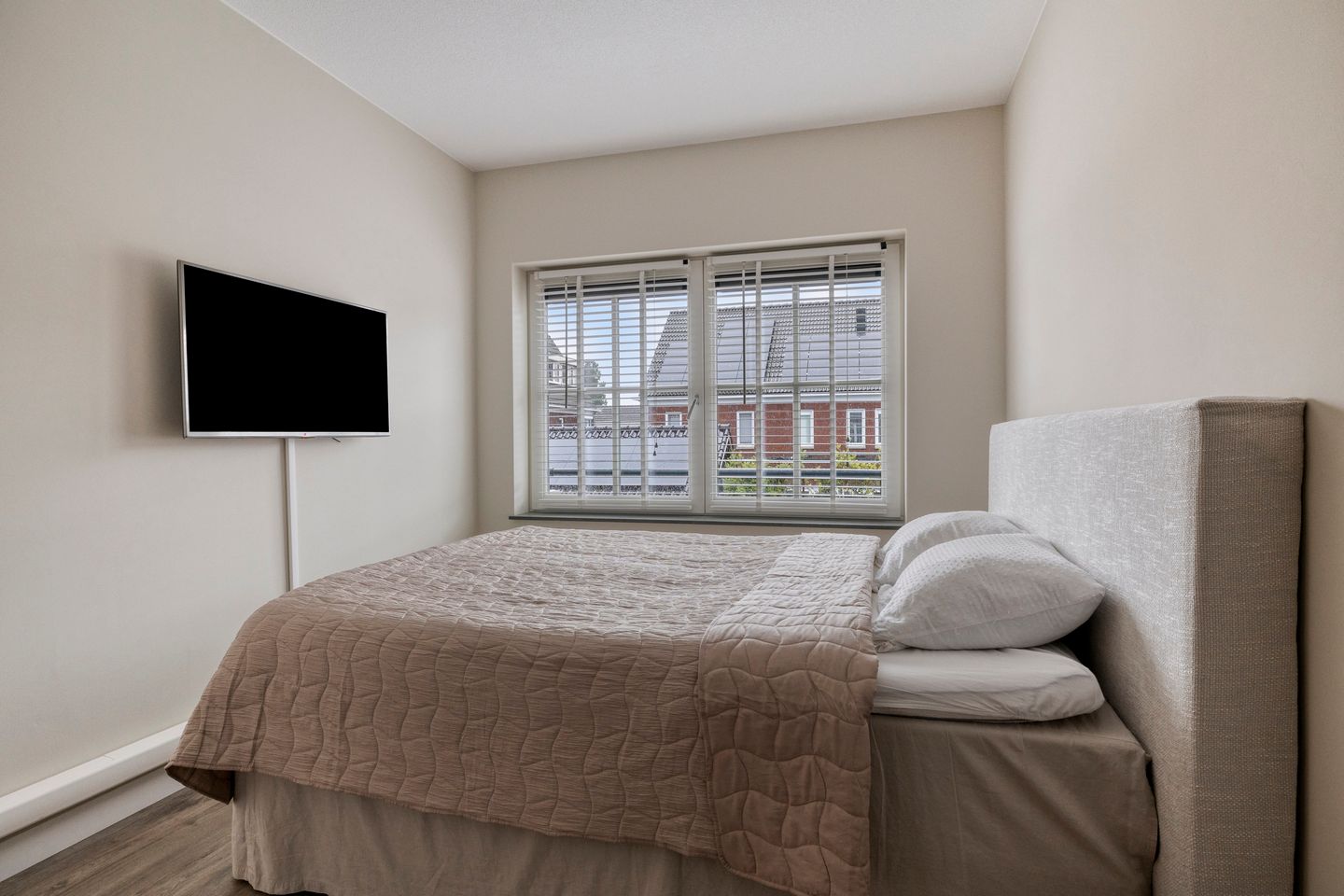 Modern Move-In Ready Terraced Home with Covered Terrace in Deurne Spoorzone — 20