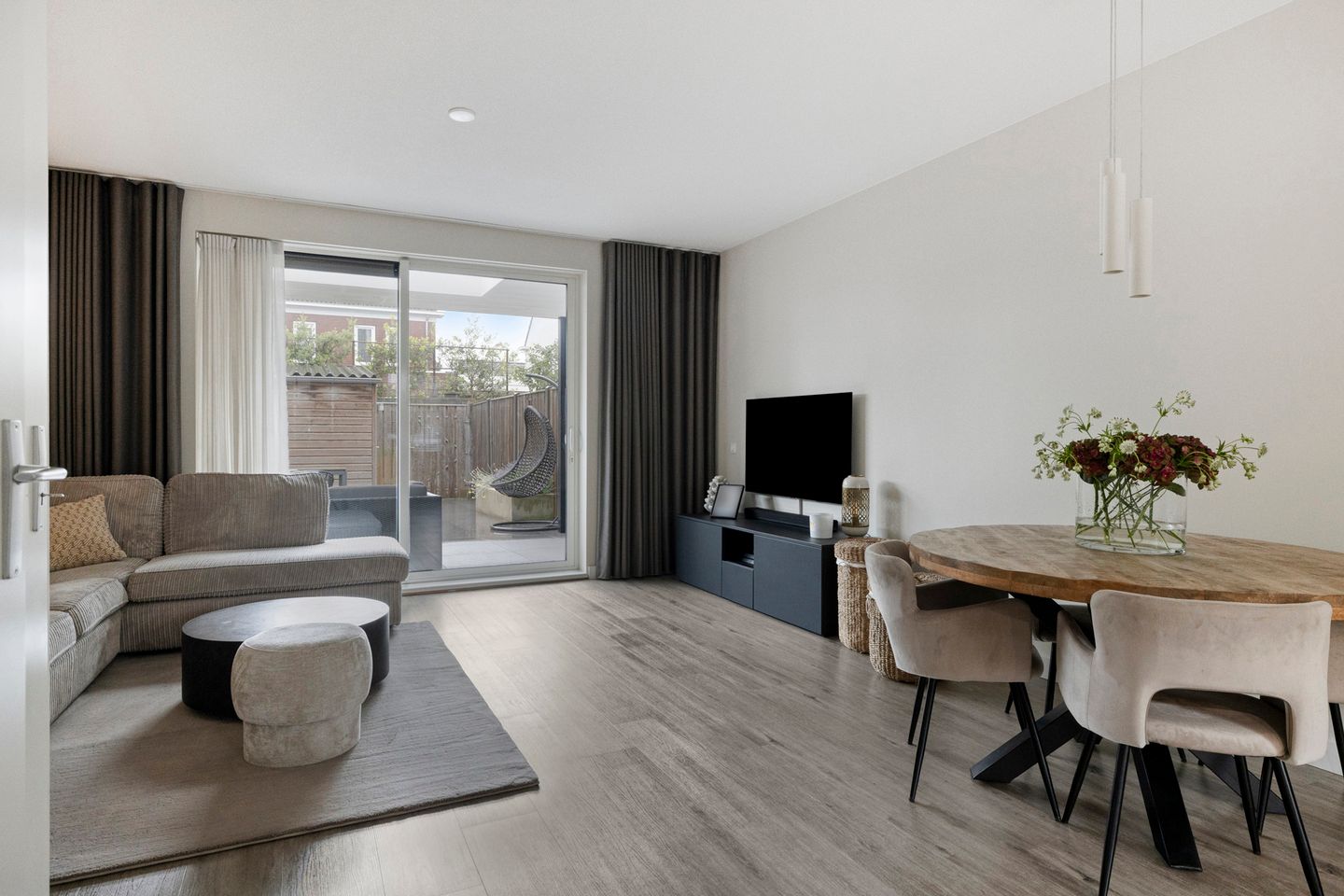 Modern Move-In Ready Terraced Home with Covered Terrace in Deurne Spoorzone — 10