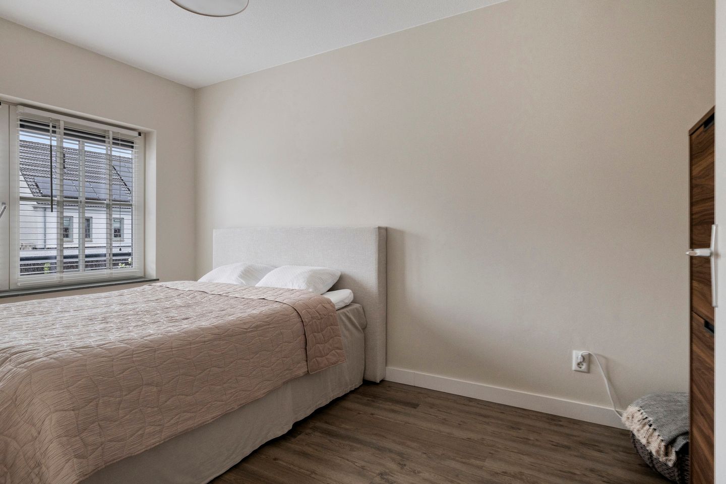 Modern Move-In Ready Terraced Home with Covered Terrace in Deurne Spoorzone — 19