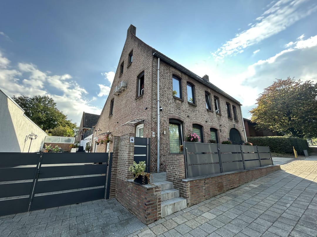 Vollständig renoviertes, geräumiges freistehendes Einfamilienhaus mit Garage und Dachterrasse in Kerkrade