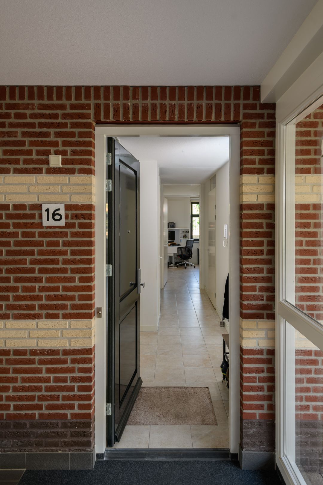 Photo 8 of Burgemeester Boudet van Damstraat 16