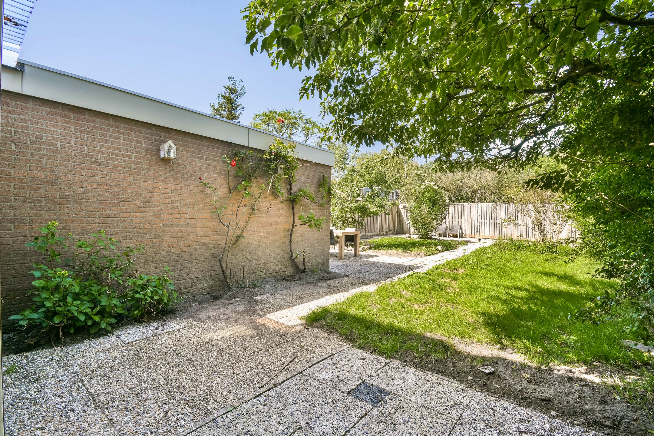 Modernized Semi-Detached Home with Five Bedrooms and Private Garden — 9