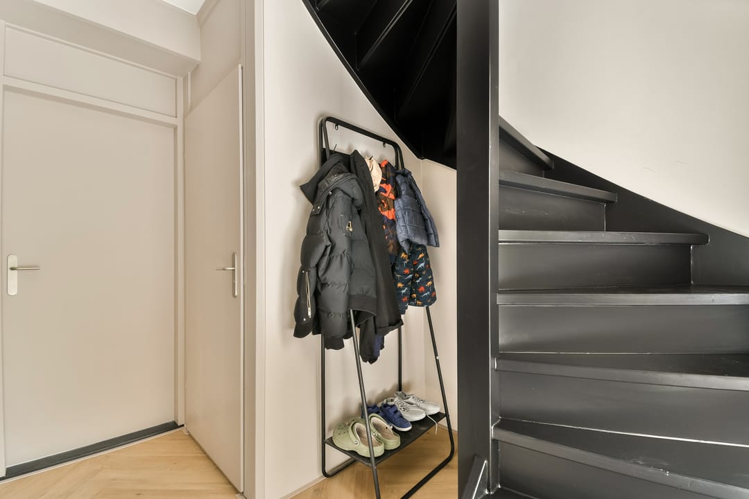 Modernized Semi-Detached Home with Five Bedrooms and Private Garden — 13