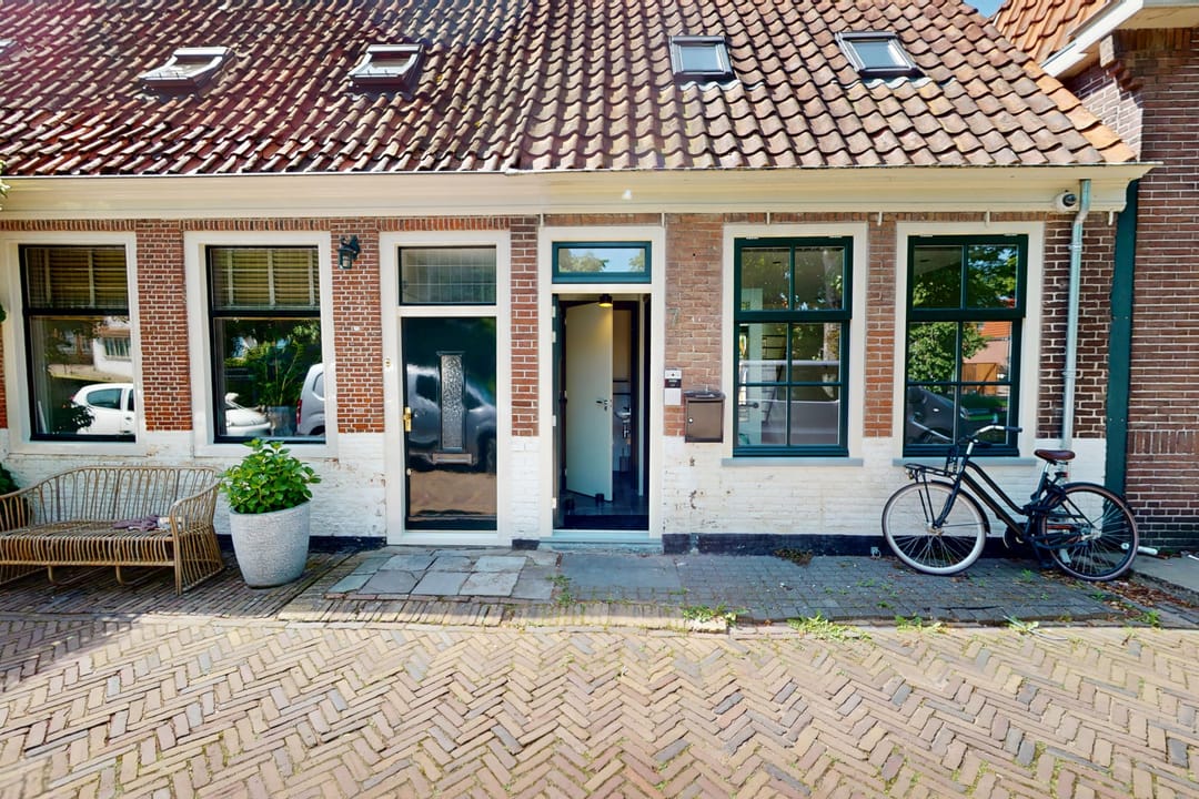 Completely Renovated Canal House with Sunny Garden in Enkhuizen City Centre — 8