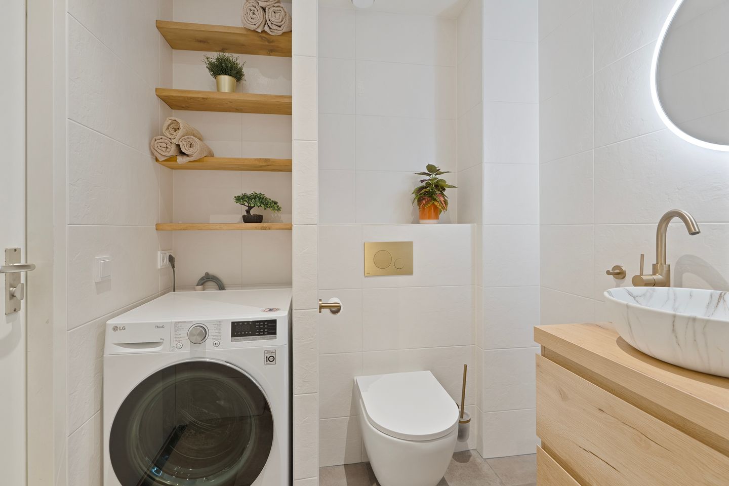 Well-Maintained Corner Apartment with West-Facing Balcony Near Nijmegen City Center — 25