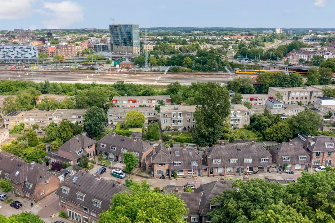 Well-Maintained Corner Apartment with West-Facing Balcony Near Nijmegen City Center — 37