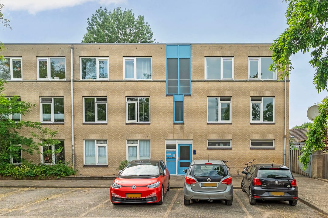 Well-Maintained Corner Apartment with West-Facing Balcony Near Nijmegen City Center — 31