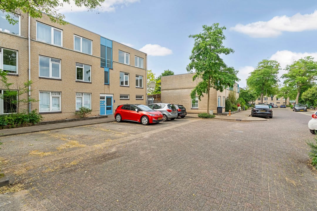 Well-Maintained Corner Apartment with West-Facing Balcony Near Nijmegen City Center — 32