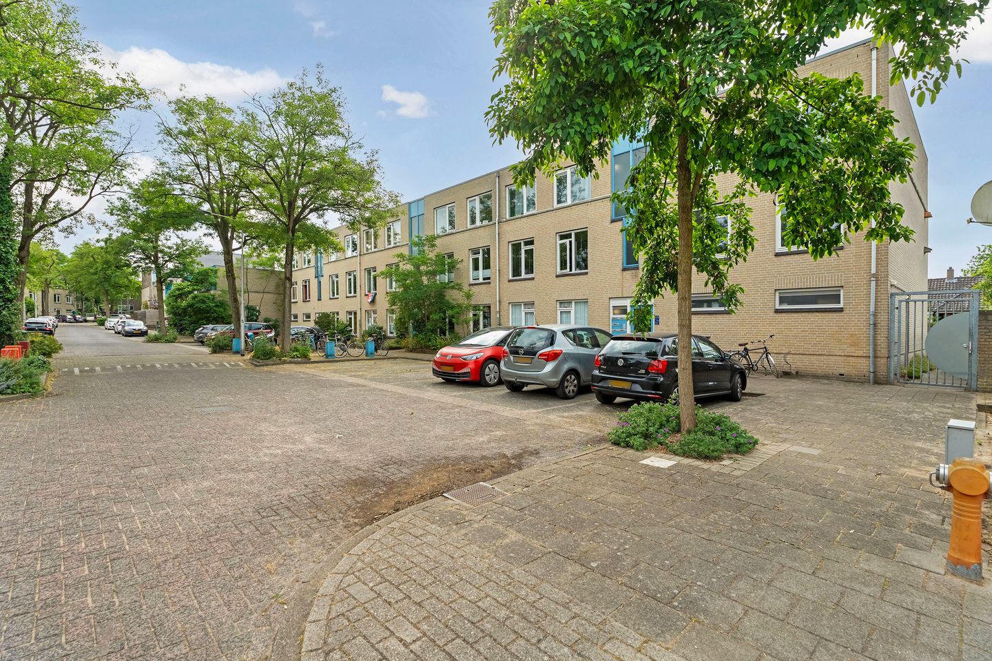 Well-Maintained Corner Apartment with West-Facing Balcony Near Nijmegen City Center — 34