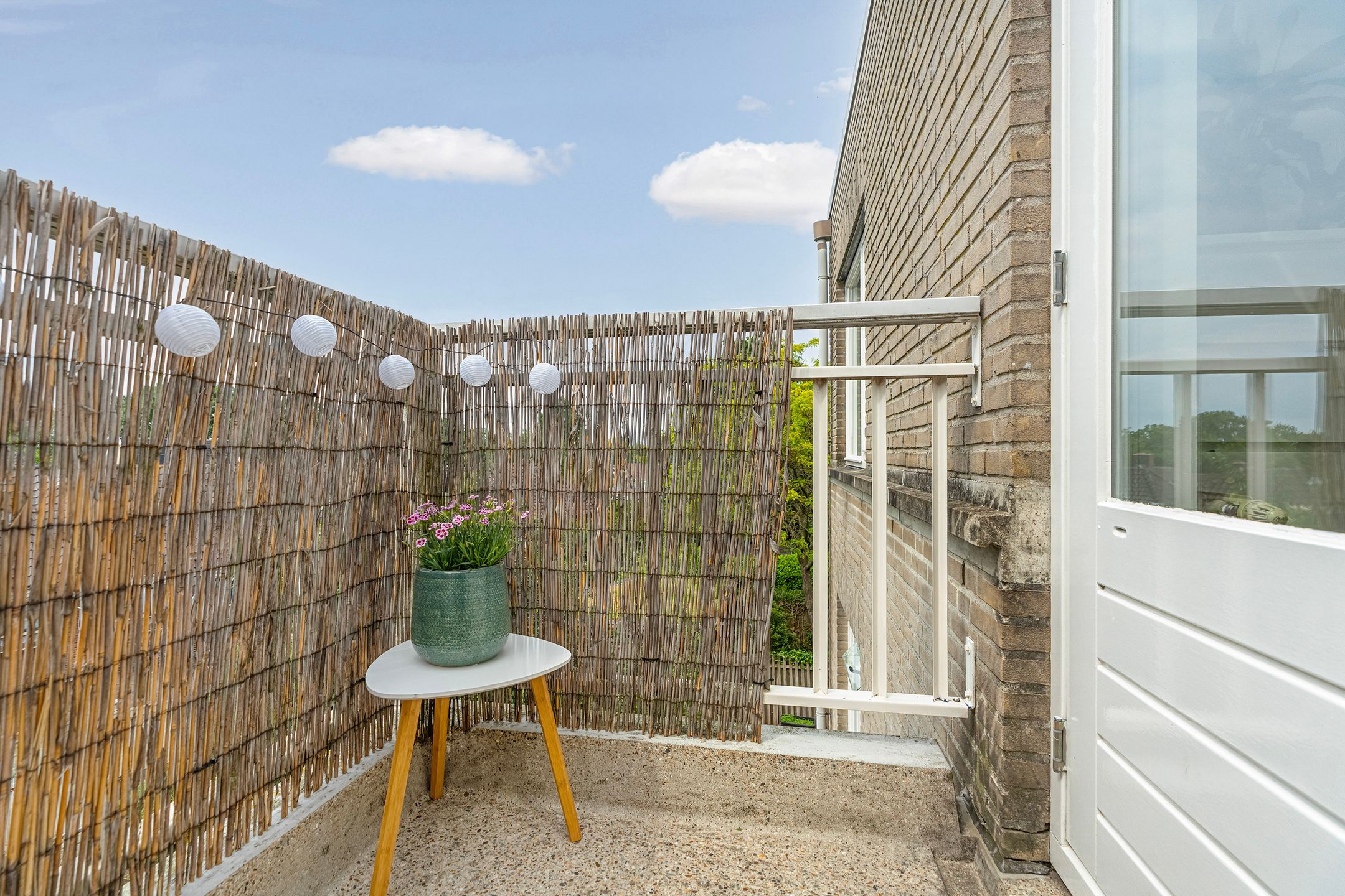Well-Maintained Corner Apartment with West-Facing Balcony Near Nijmegen City Center — 18