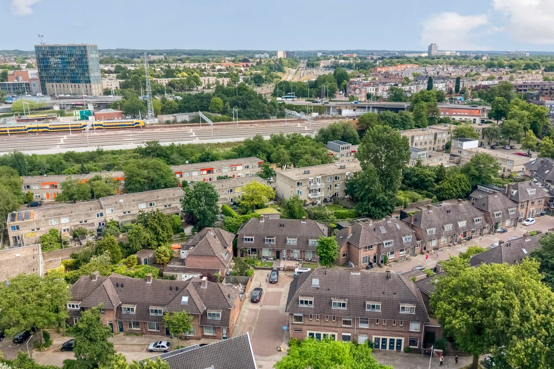 Well-Maintained Corner Apartment with West-Facing Balcony Near Nijmegen City Center — 38