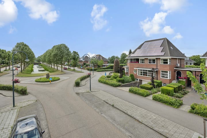 Twee-onder-één-kap te koop: Dierdonklaan 77, Helmond