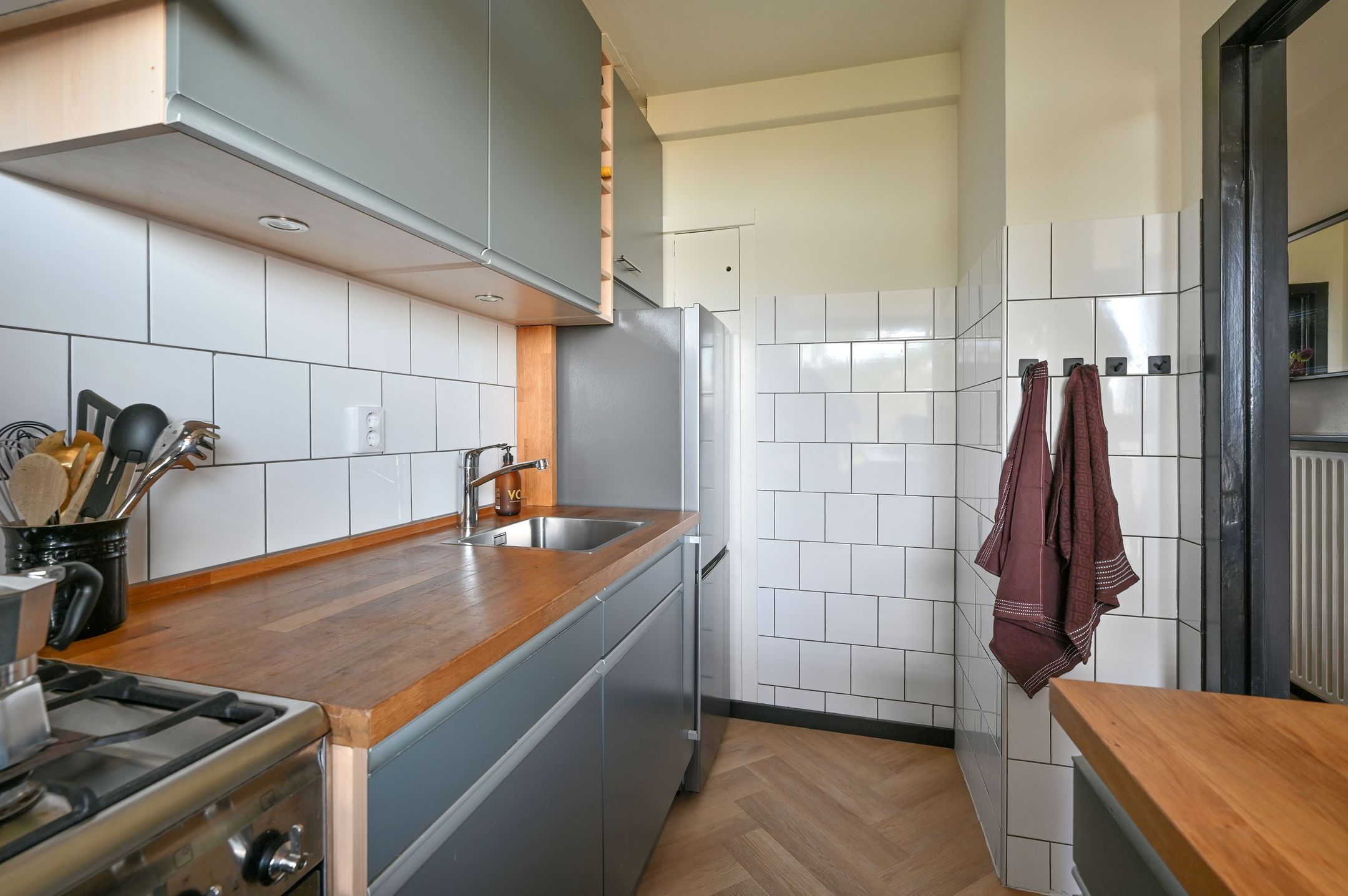 Modernized Top Floor Apartment Near Bussummerheide — 9