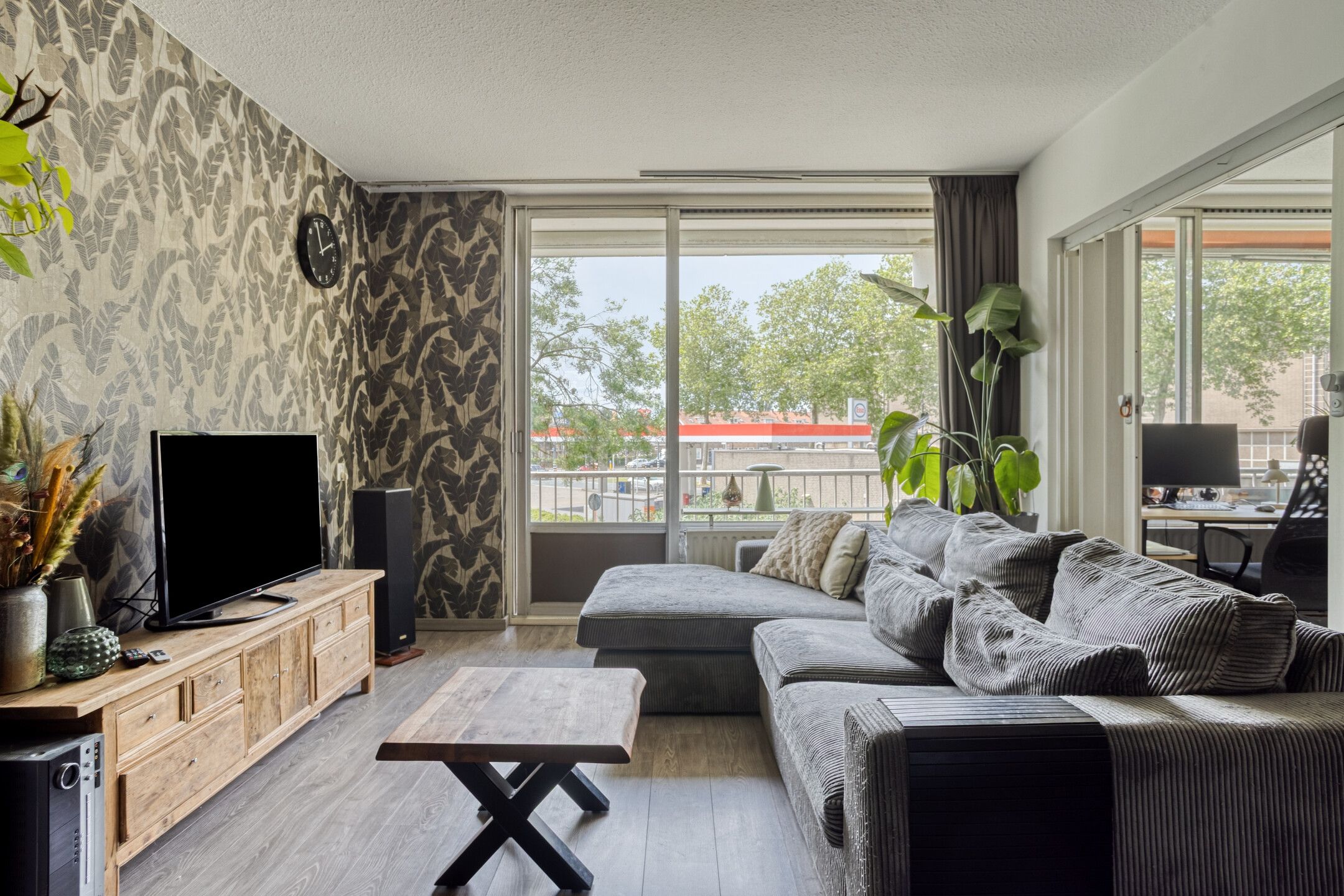 Spacious 2-bedroom apartment with sunny balcony near Dordrecht city center — 12