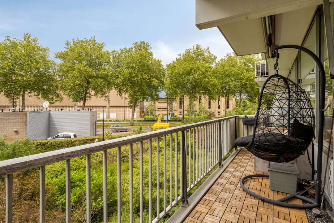 Spacious 2-bedroom apartment with sunny balcony near Dordrecht city center — 23
