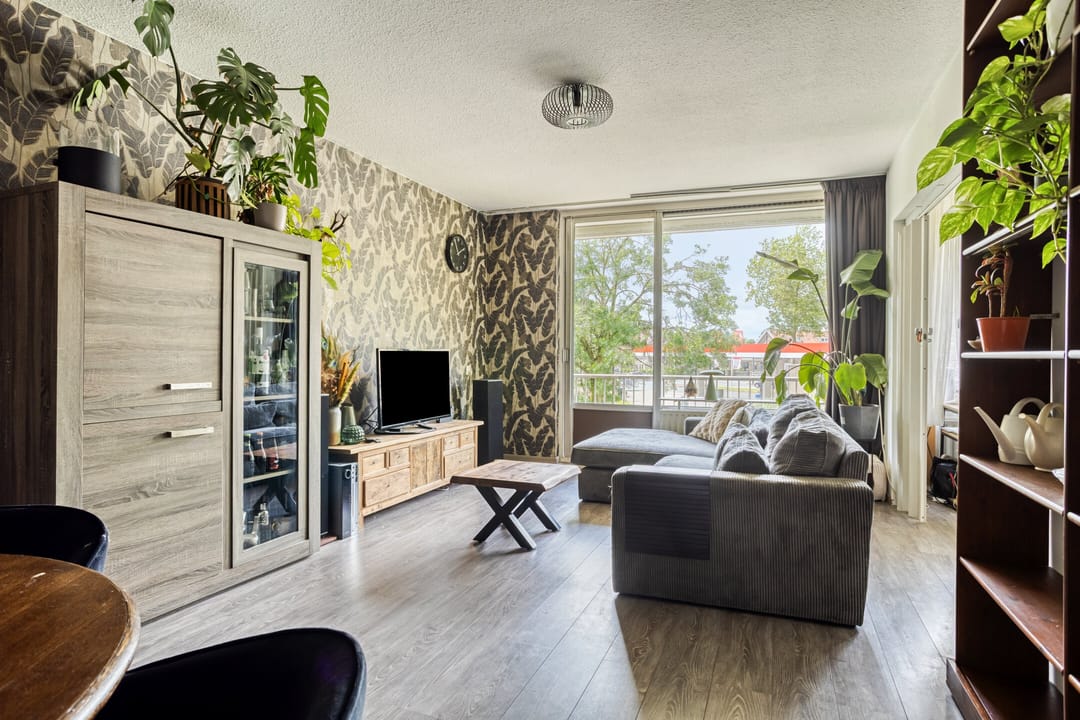 Spacious 2-bedroom apartment with sunny balcony near Dordrecht city center — 11
