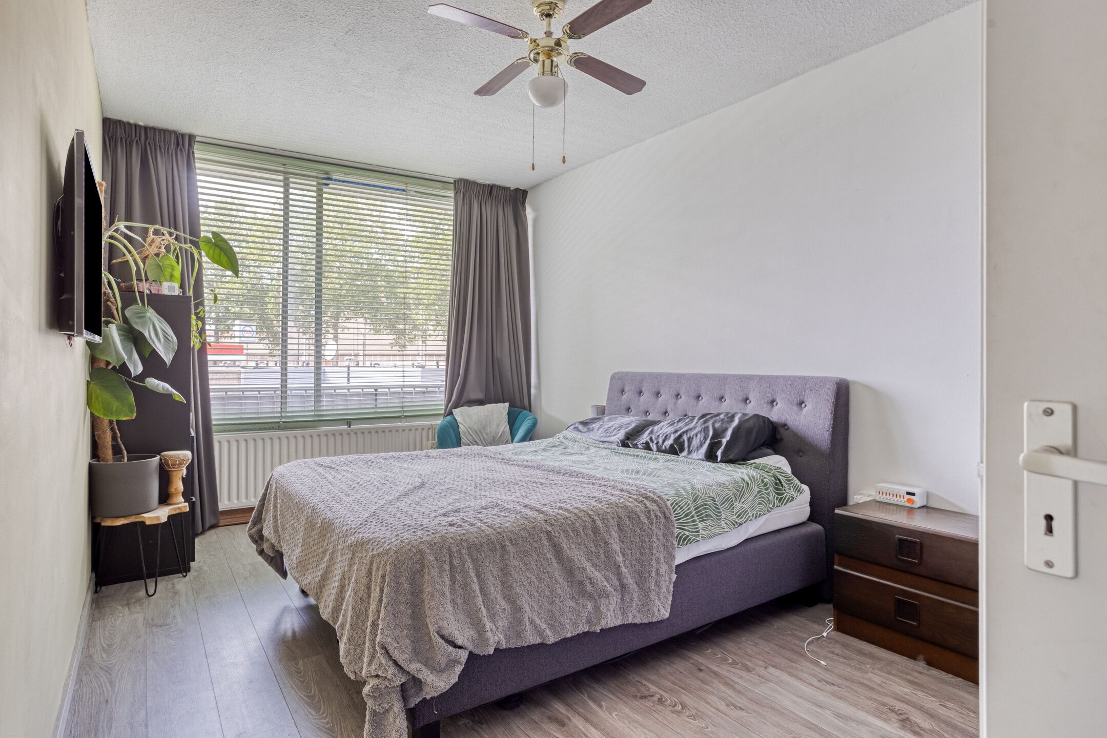 Spacious 2-bedroom apartment with sunny balcony near Dordrecht city center — 18