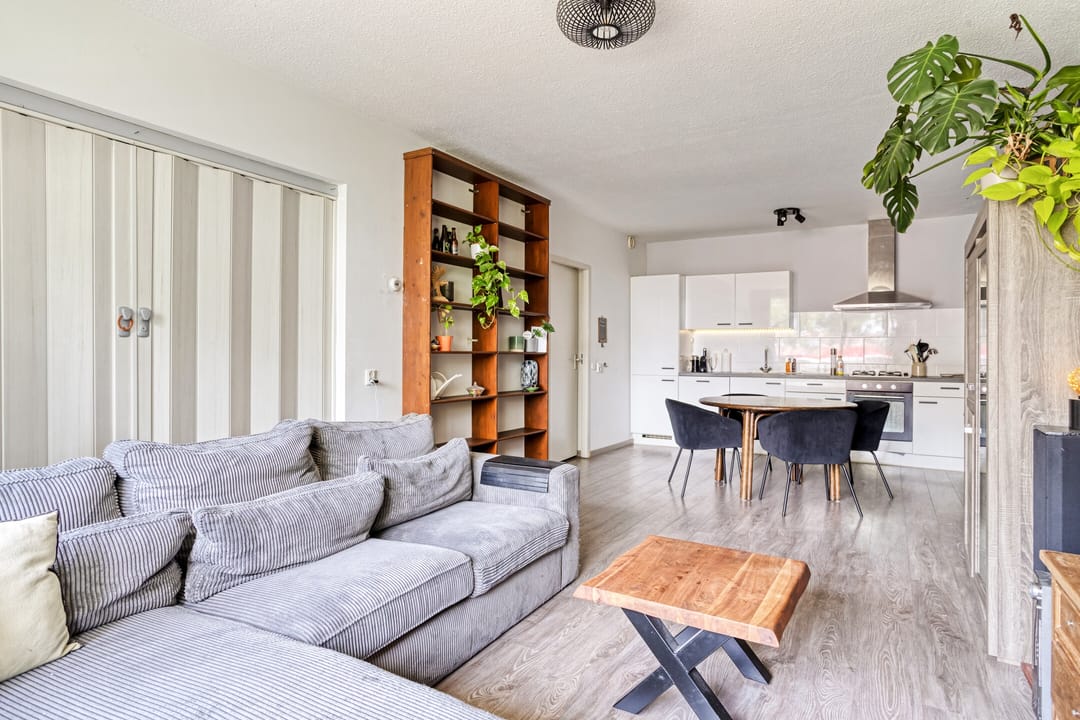 Spacious 2-bedroom apartment with sunny balcony near Dordrecht city center — 13