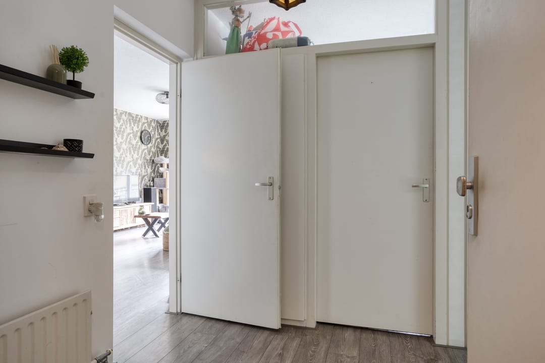 Spacious 2-bedroom apartment with sunny balcony near Dordrecht city center — 7