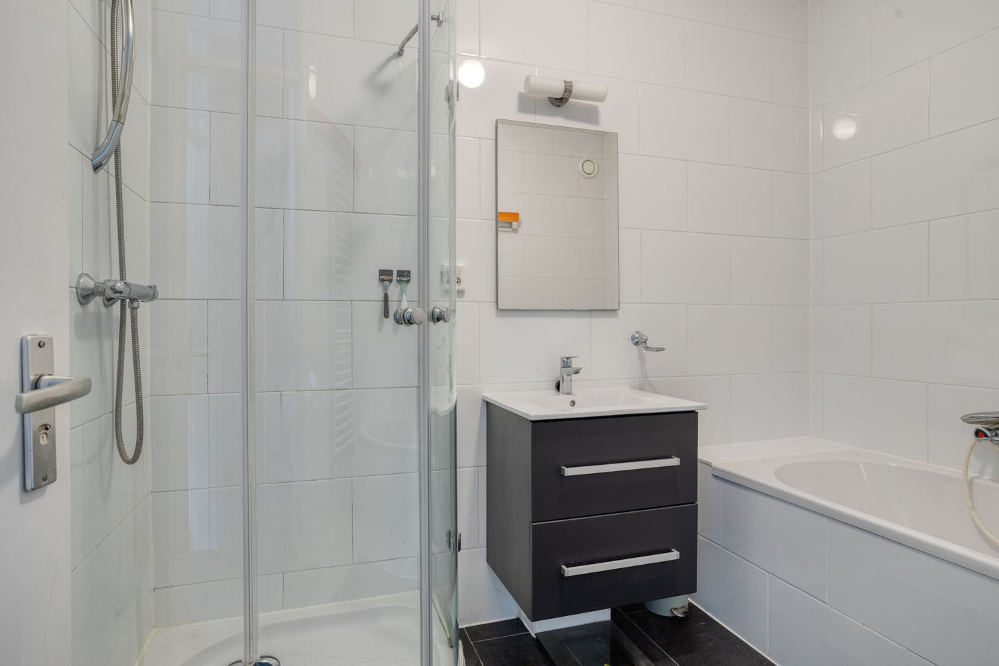 Spacious 2-bedroom apartment with sunny balcony near Dordrecht city center — 20